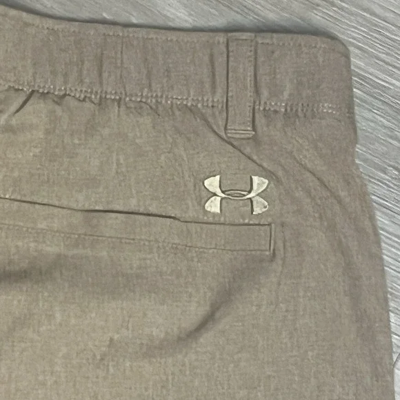 Under Armour UA Match Play Showdown Vented Golf Shorts Beige Mens 36 Performance - Picture 3 of 8
